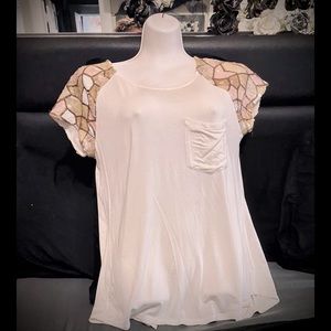 Women’s BKE BOUTIQUE top